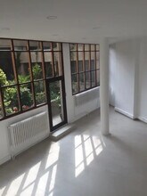 Office in Paris for lease Interior Photo- Image 2 of 2