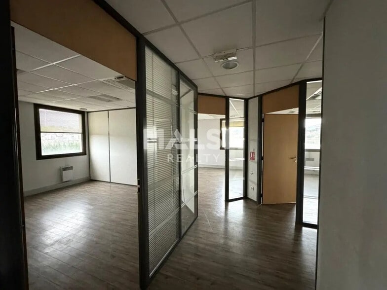 Office in Villars for sale - Interior Photo - Image 2 of 8