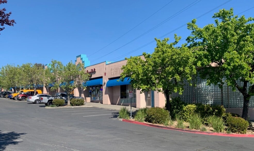 877-891 Markham Ave, Vacaville, CA for lease - Building Photo - Image 1 of 14
