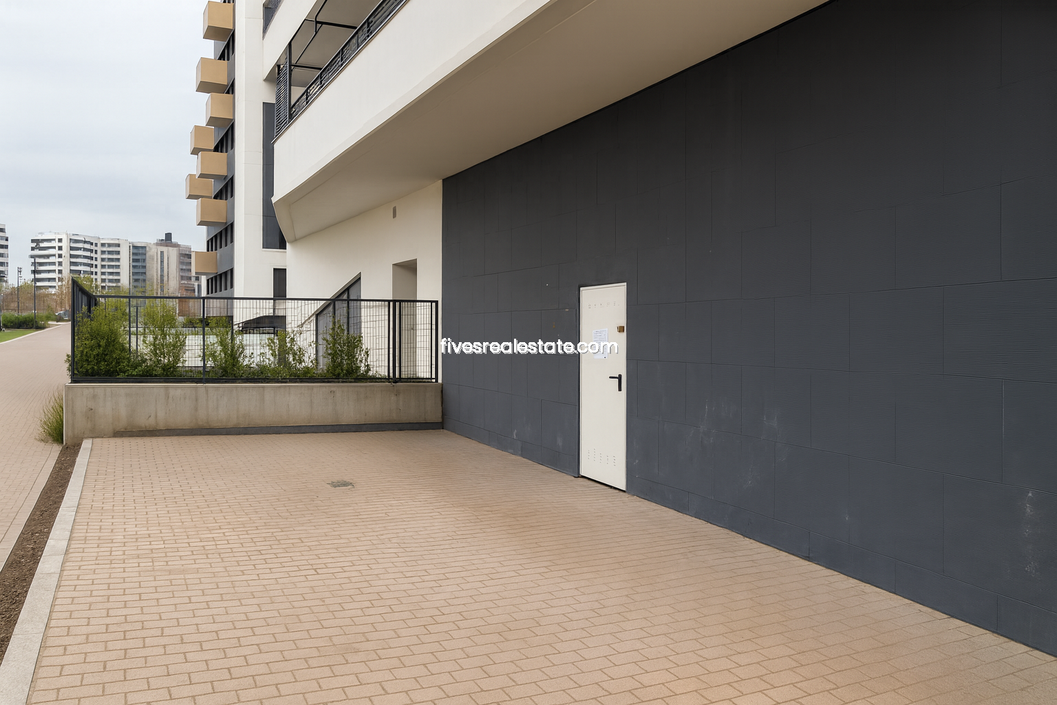 Retail in Madrid, Madrid for lease Building Photo- Image 1 of 10