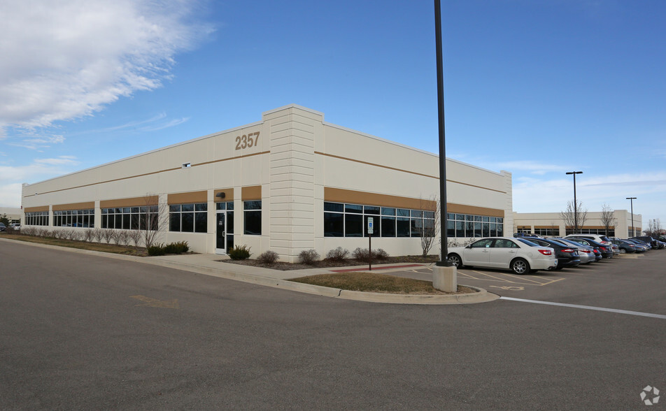 2357 Sequoia Dr, Aurora, IL for lease - Building Photo - Image 1 of 17