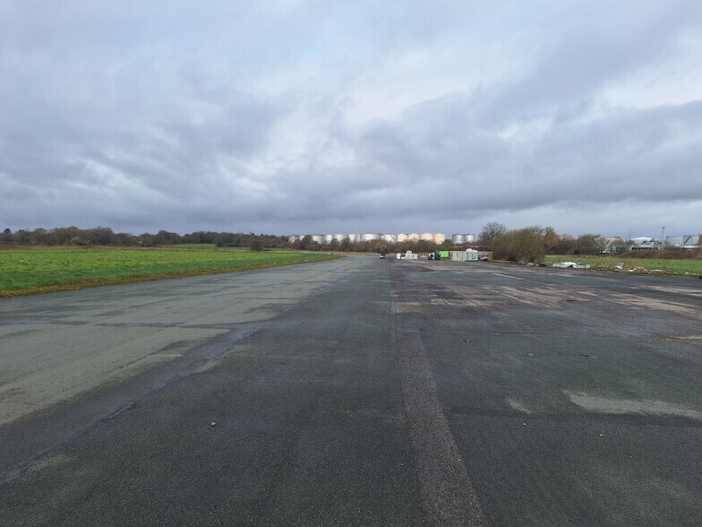 West Rd, Hooton for lease - Building Photo - Image 2 of 8