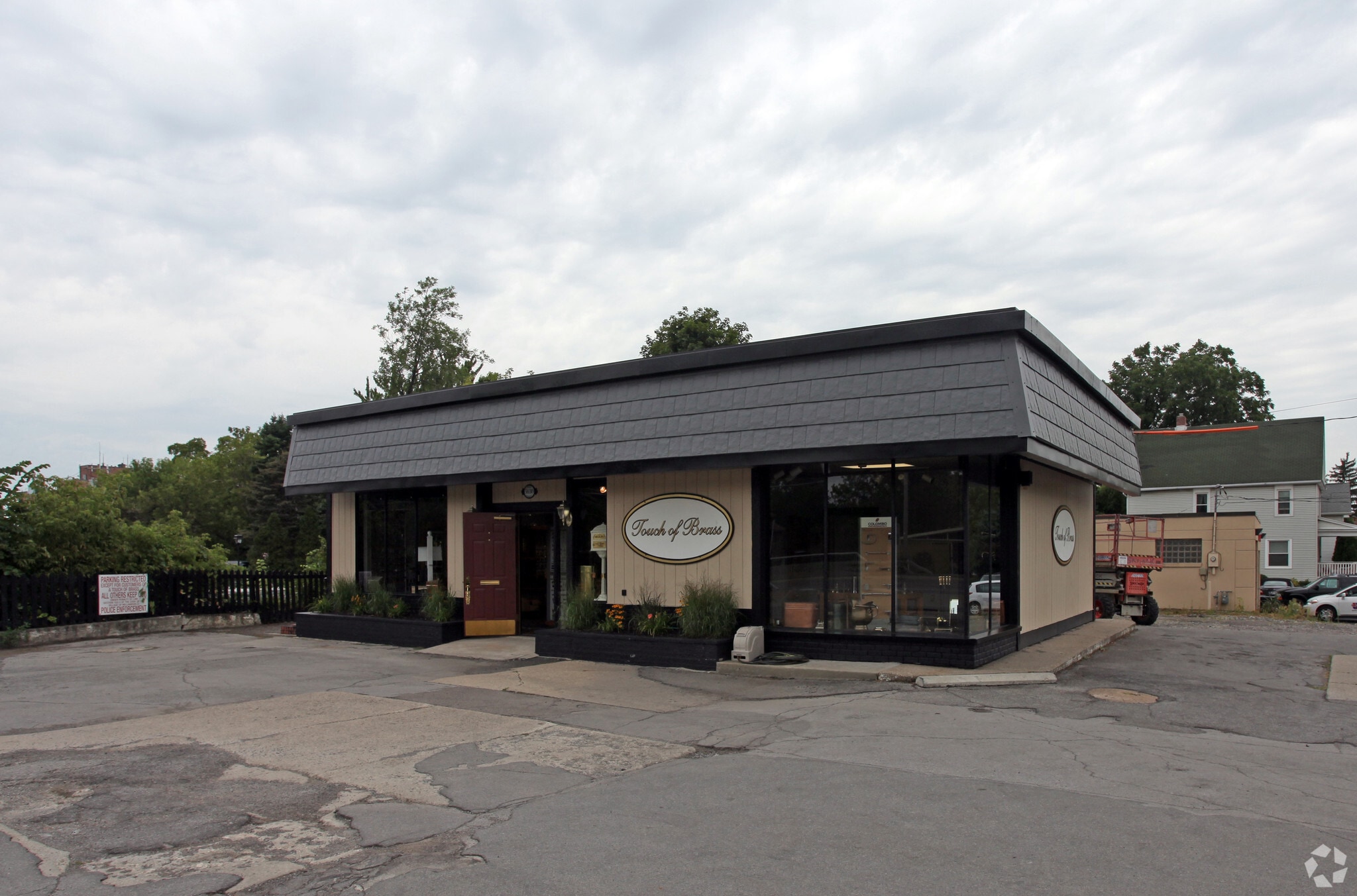 5630 Main St, Buffalo, NY for lease Primary Photo- Image 1 of 3