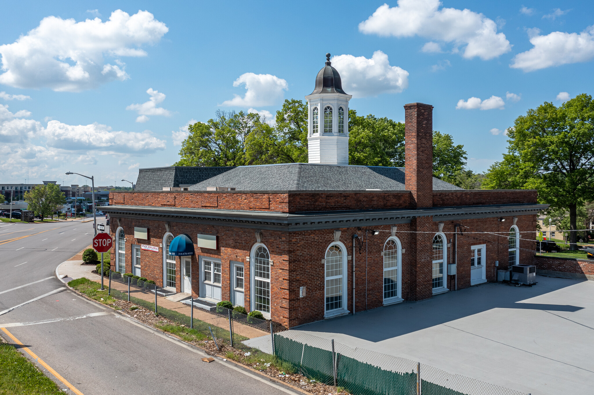 889 S Brentwood Blvd, Clayton, MO for sale Building Photo- Image 1 of 10