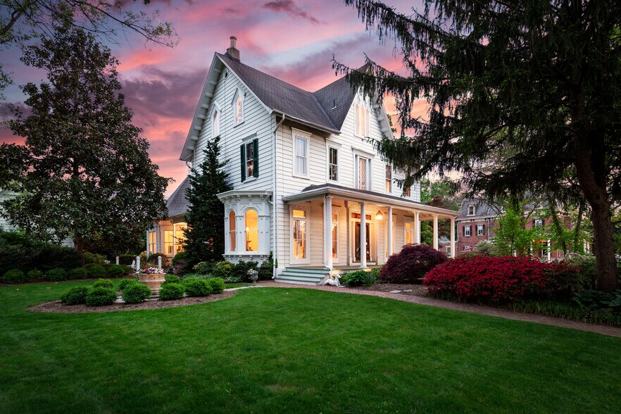 2 E Main St, Moorestown, NJ for sale - Building Photo - Image 1 of 1