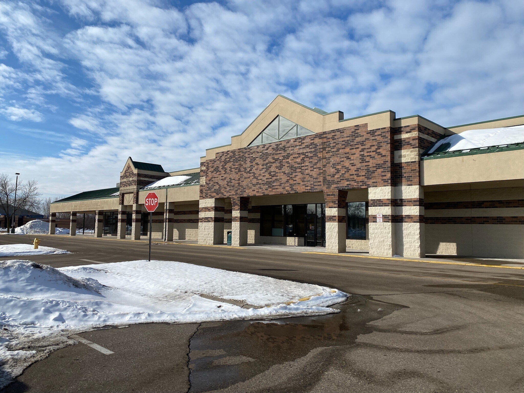 17151749 Beam Ave, Maplewood, MN 55109 Birch Run Station