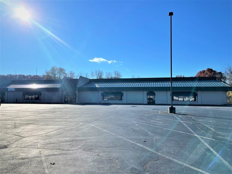 2000 W State St, Bristol, TN for sale - Primary Photo - Image 1 of 1