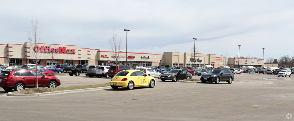 1900-1964 S Koeller St, Oshkosh, WI for lease - Primary Photo - Image 1 of 24