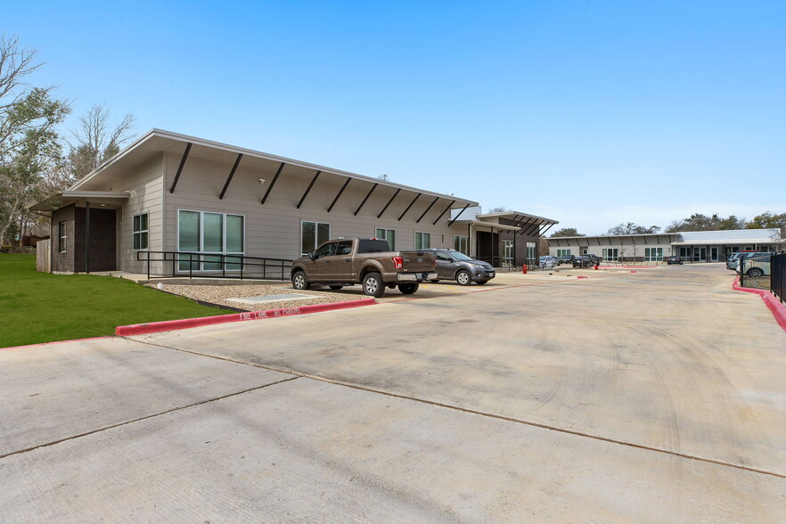 6000 Menchaca Rd, Austin, TX for lease - Building Photo - Image 1 of 12