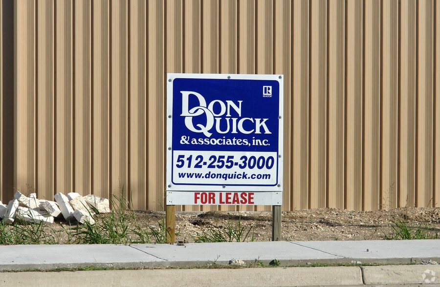 2201 Patterson Industrial Dr, Pflugerville, TX for lease - Building Photo - Image 3 of 22