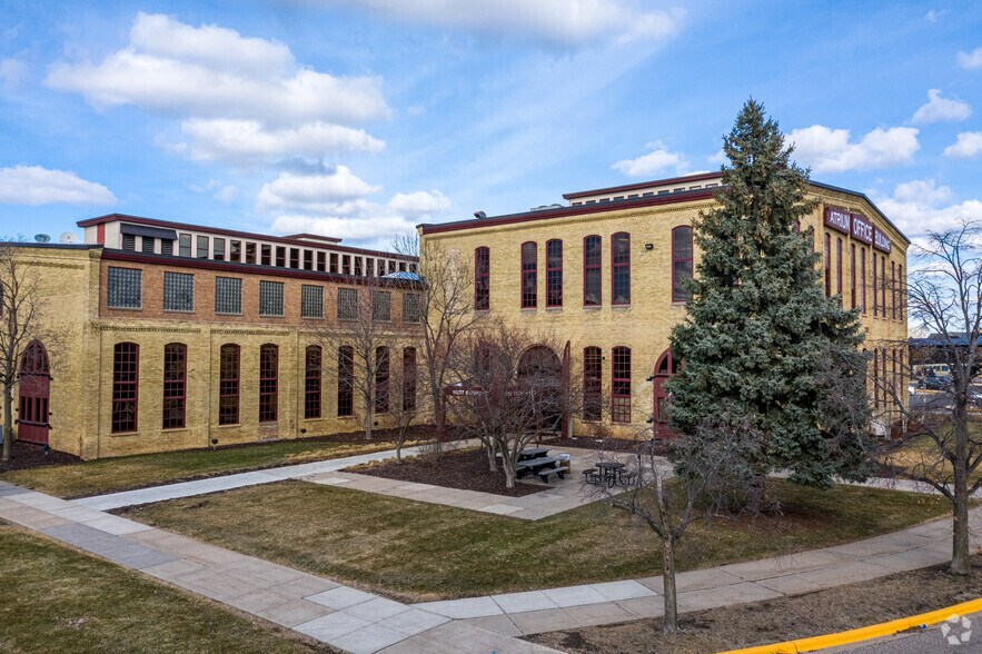 1295 N Bandana Blvd, Saint Paul, MN 55108 Atrium Office Building