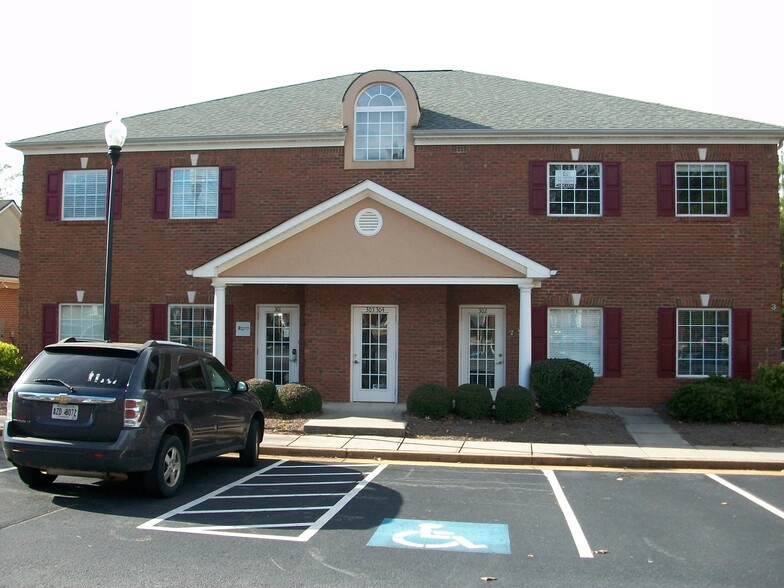 3745 Cherokee St, Kennesaw, GA for lease - Building Photo - Image 1 of 13