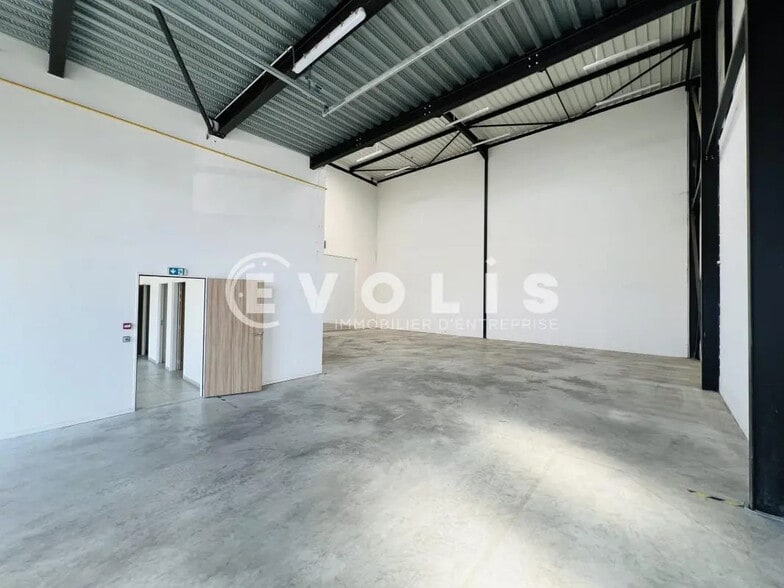 2-14 Rue De Lamirault, Collégien for lease - Interior Photo - Image 3 of 10