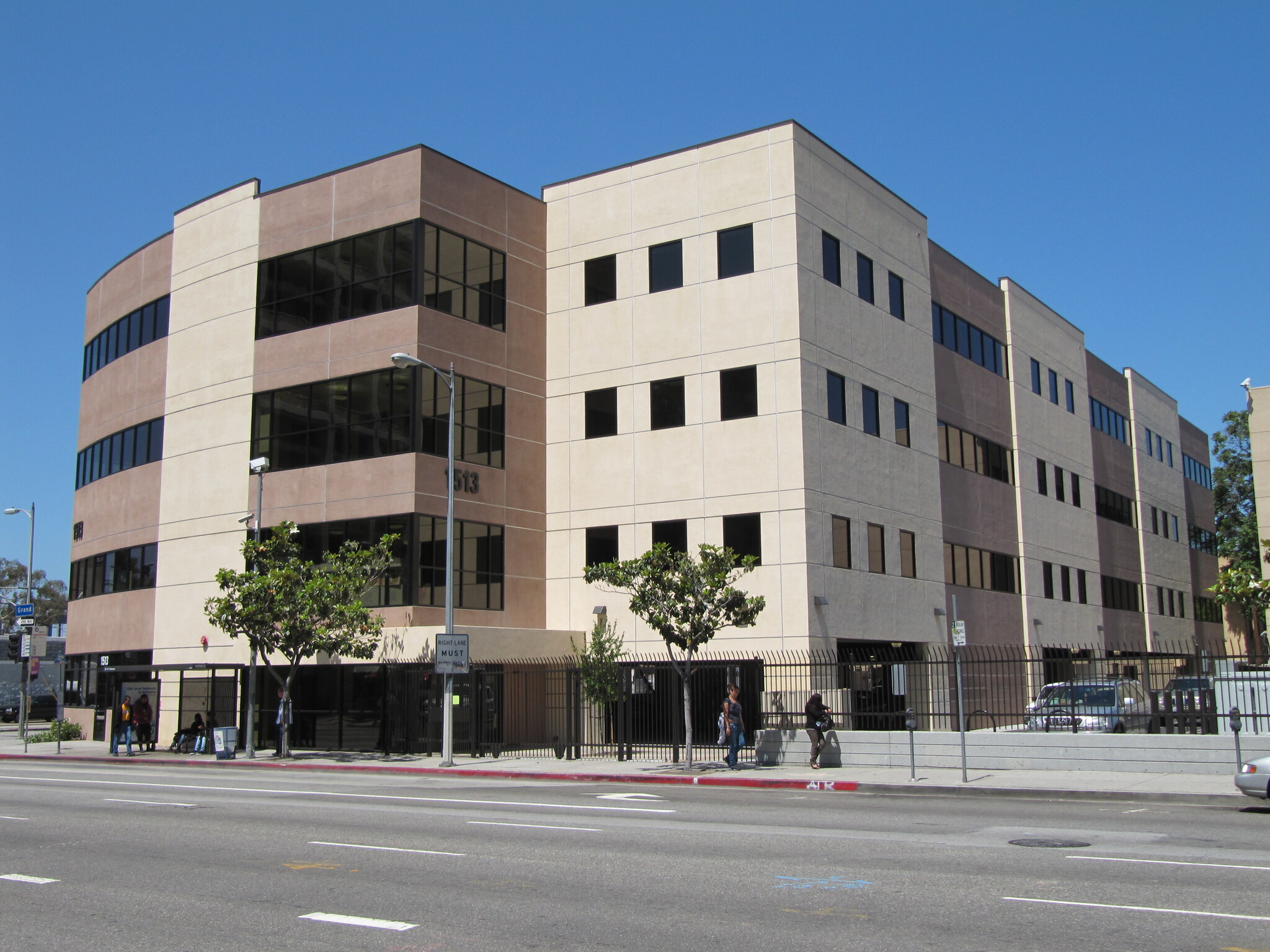 1513 S Grand Ave, Los Angeles, CA 90015 - Loker Medical Arts Pavilion 