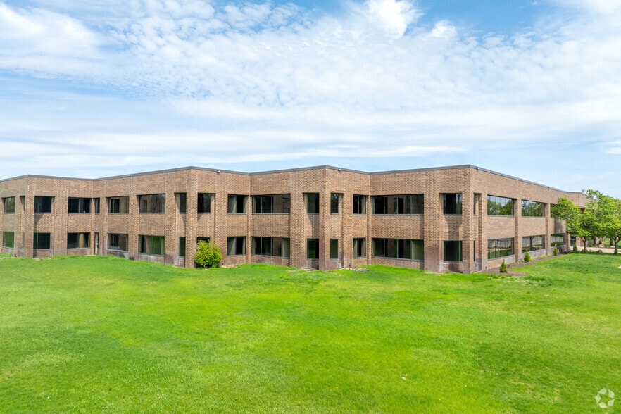 10951 Bush Lake Rd, Bloomington, MN for sale - Primary Photo - Image 2 of 15