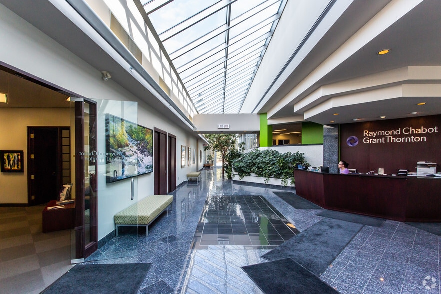 2505 St. Laurent Blvd, Ottawa, ON for sale - Lobby - Image 1 of 1