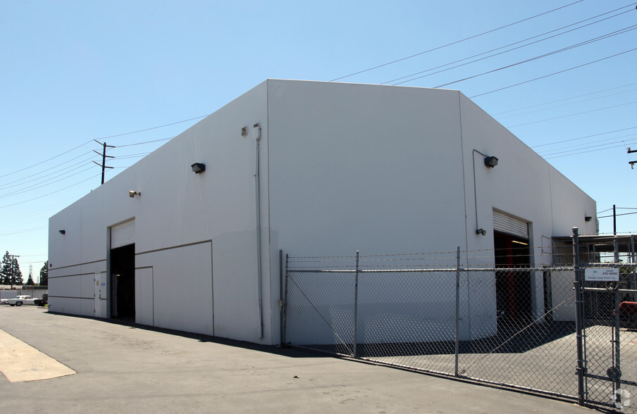 705 E Debra Ln, Anaheim, CA for lease - Building Photo - Image 2 of 5