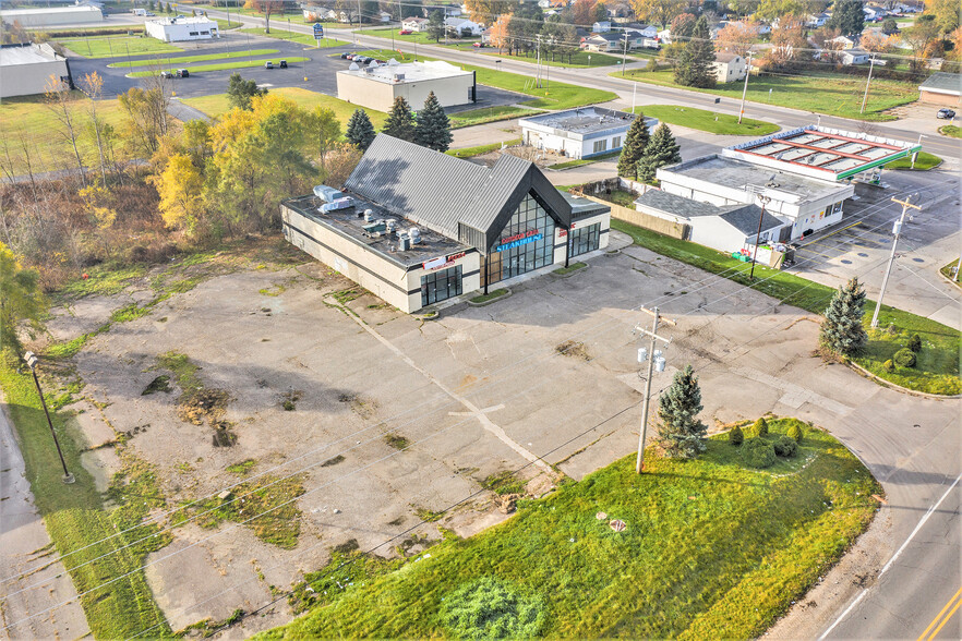 5030 Coldwater Rd, Flint, MI for sale - Building Photo - Image 2 of 27