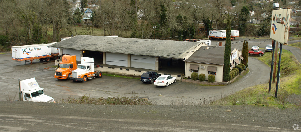 1899 SE Stephens St, Roseburg, OR for lease - Primary Photo - Image 1 of 3