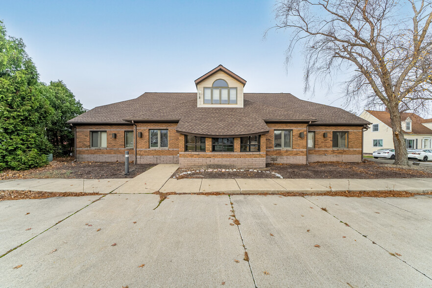 4259 Lake Rd, Lorain, OH for sale - Building Photo - Image 1 of 48