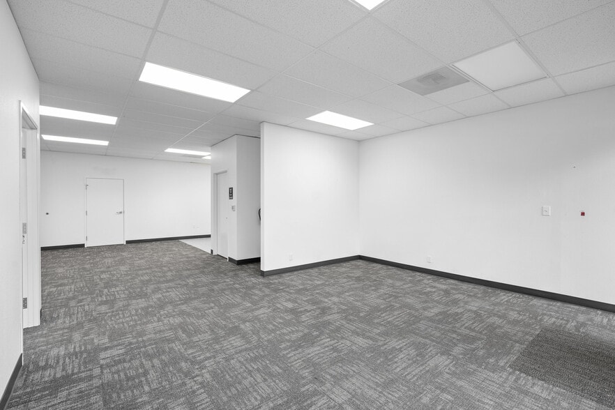 7865-7885 SW Cirrus Dr, Beaverton, OR for lease - Interior Photo - Image 3 of 6