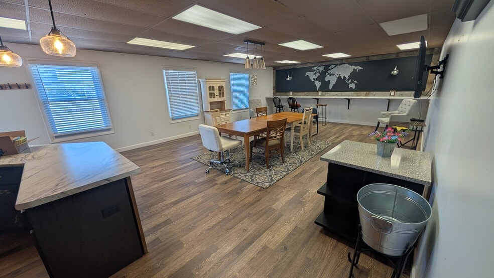 202 S Eldorado Rd, Bloomington, IL for sale - Building Photo - Image 3 of 5