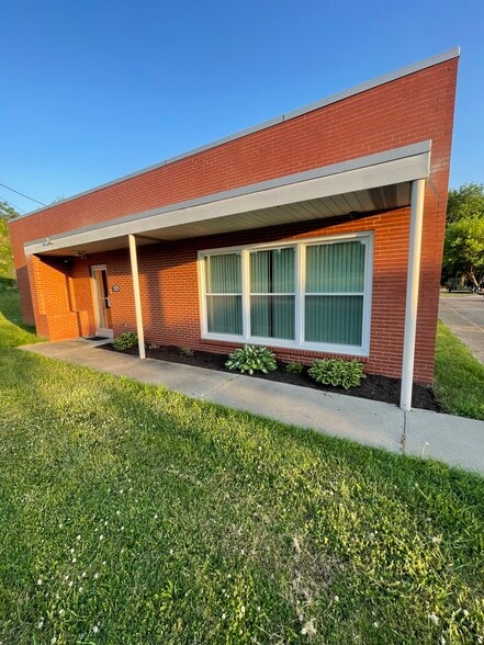 125 Hookstown Grade Rd, Coraopolis, PA for lease - Building Photo - Image 2 of 15