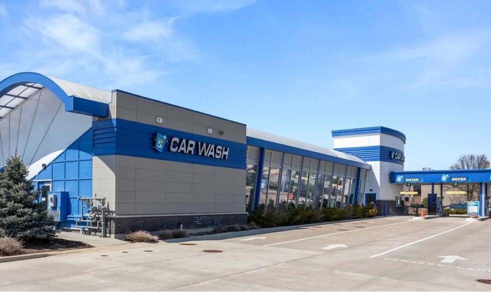 10901 W Lapham St, West Allis, WI for sale - Building Photo - Image 1 of 4