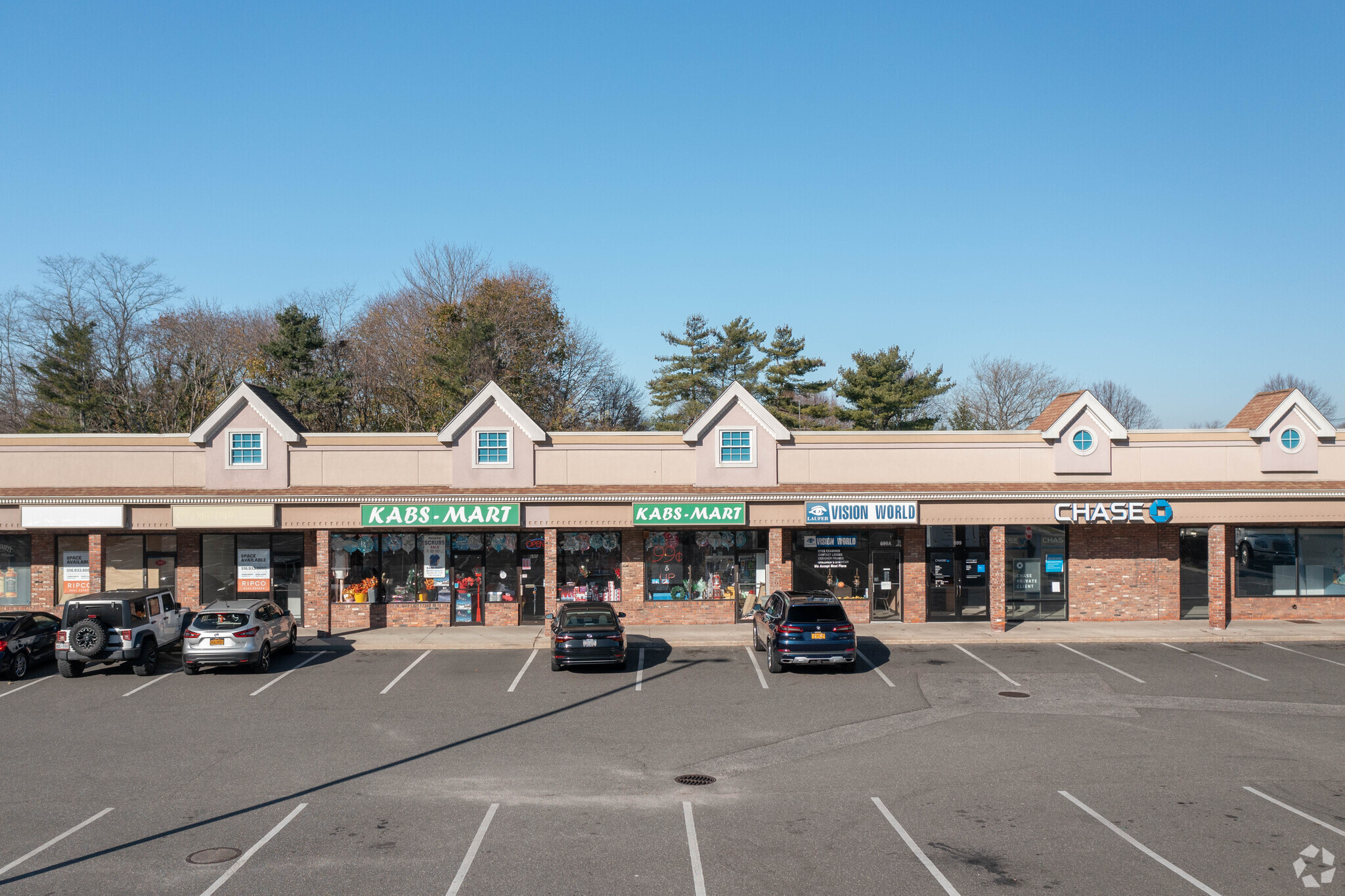 680-707 Old Country Rd, Dix Hills, NY 11746 - Dix Hills Plaza | LoopNet