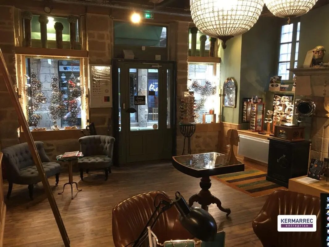 Retail in Vannes for lease Interior Photo- Image 1 of 4