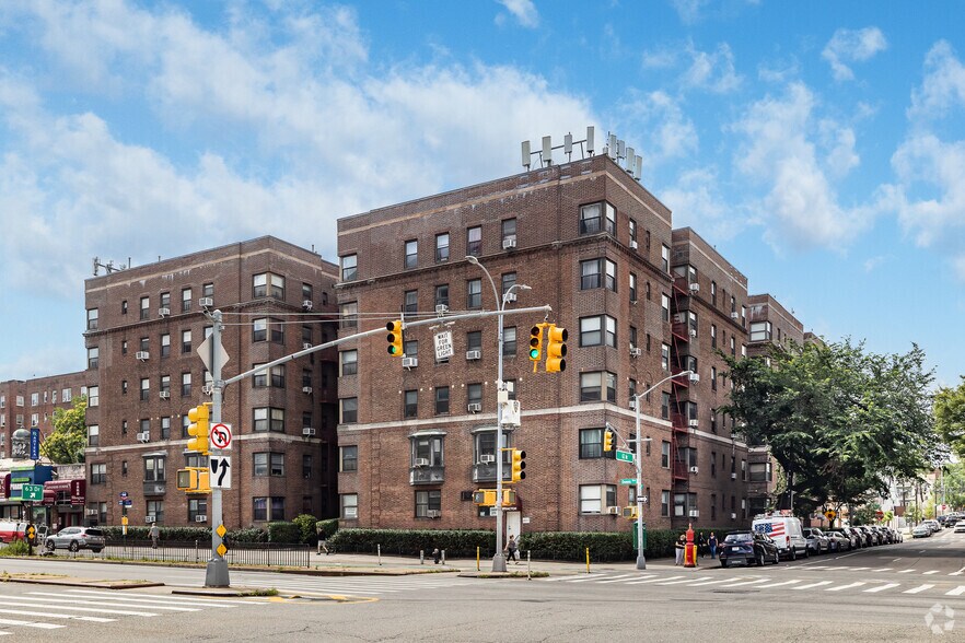 95-08 Queens Blvd, Rego Park, NY for sale - Primary Photo - Image 1 of 1