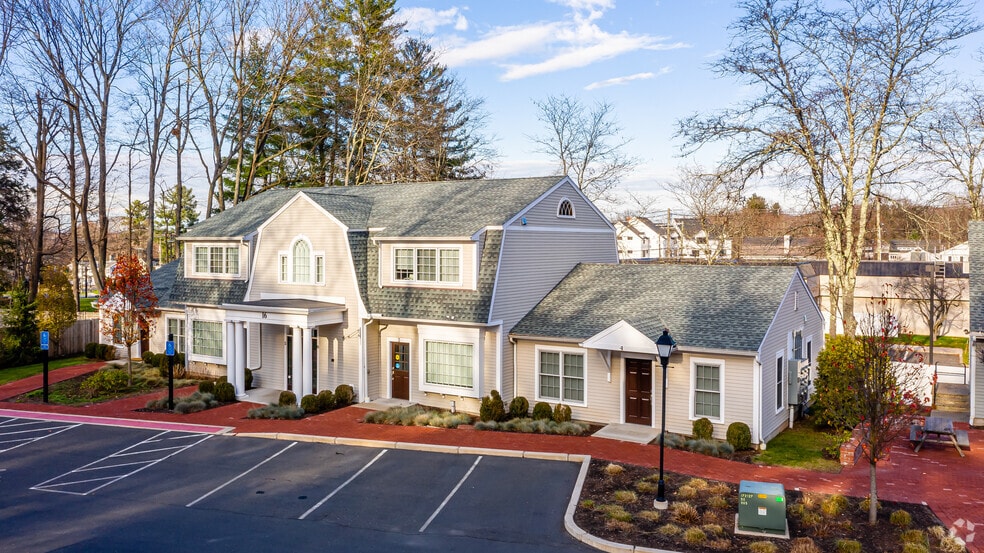 1-3 Brick Walk Ln, Farmington, CT for lease - Building Photo - Image 3 of 10