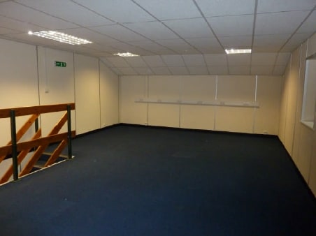 Unit 8 Collier Row Rd, Romford for lease - Interior Photo - Image 3 of 9