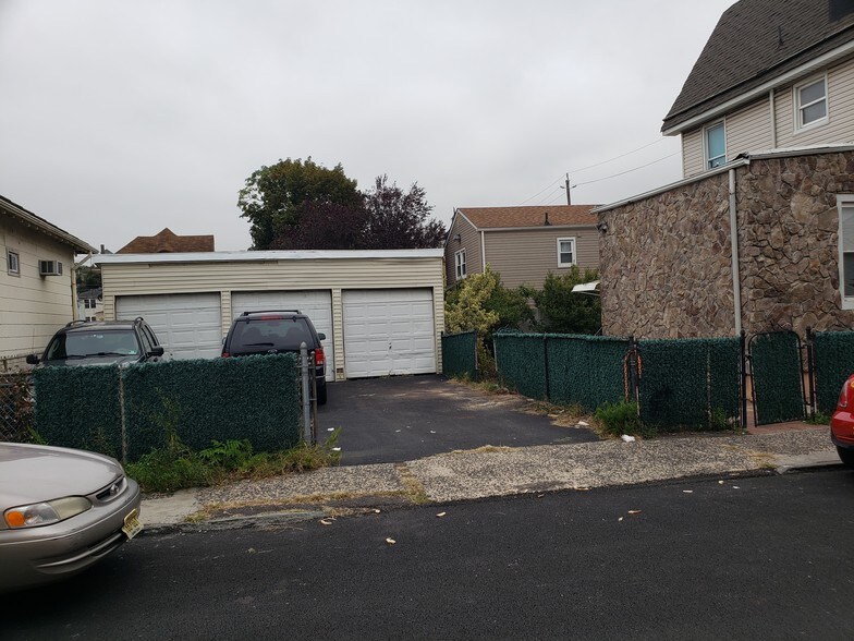 1614 51st St, North Bergen, NJ 07047