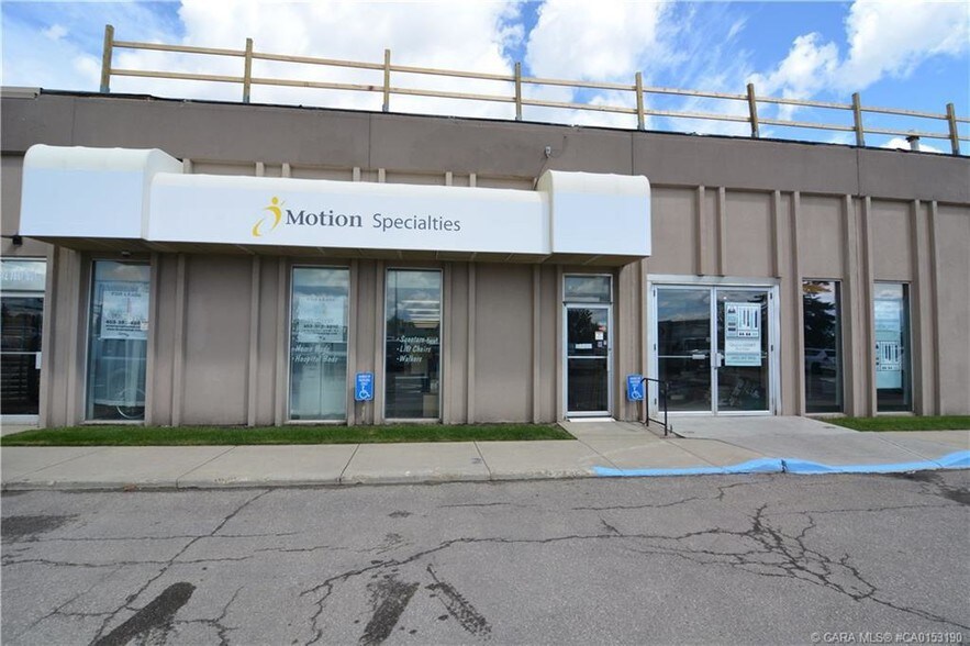 7667 50 Ave, Red Deer, AB T4P 1M6