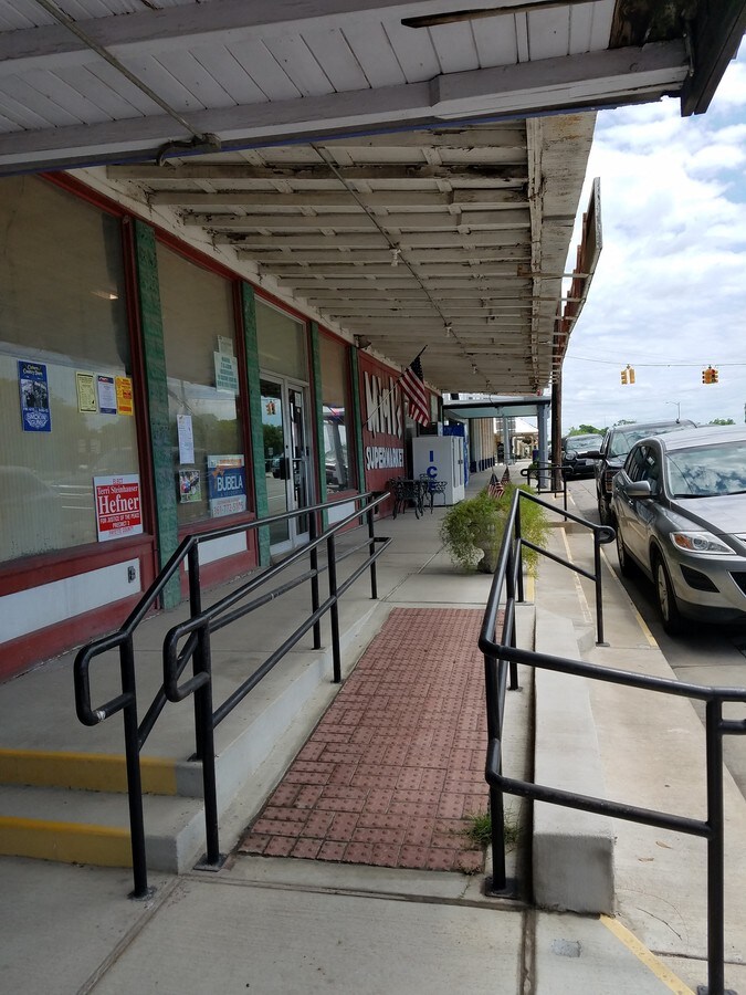 116 W North Main St, Flatonia, TX 78941