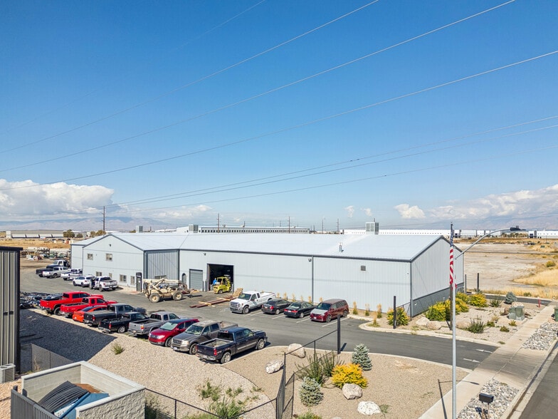 2433 N 200 E, Spanish Fork, UT for lease - Interior Photo - Image 2 of 10