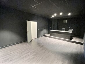 103 Rue Du Cherche-Midi, Paris for lease Interior Photo- Image 2 of 6