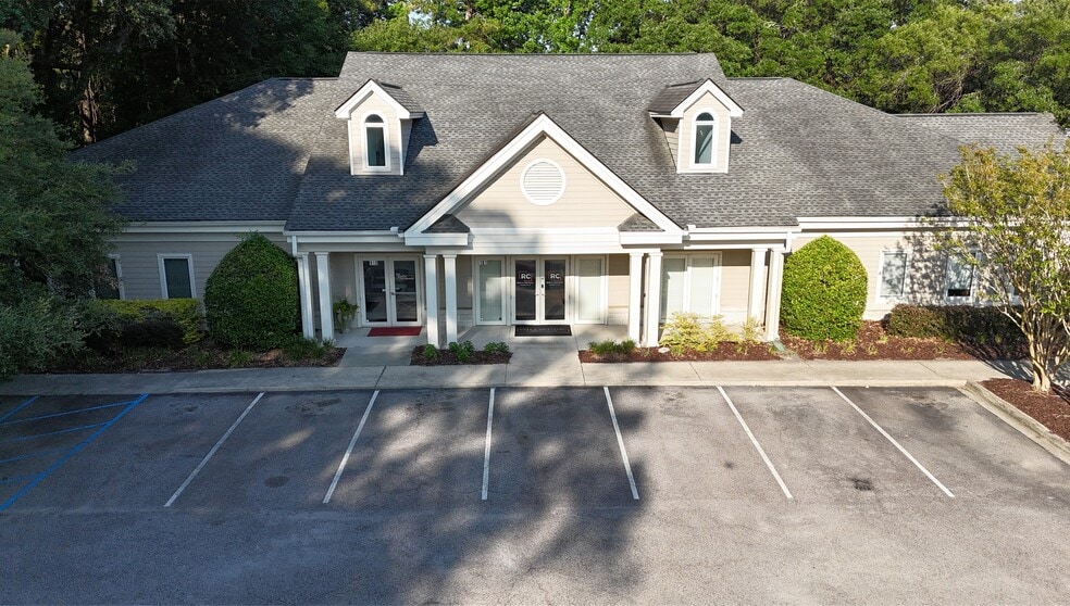765 Long Point Rd, Mount Pleasant, SC for sale - Building Photo - Image 2 of 11