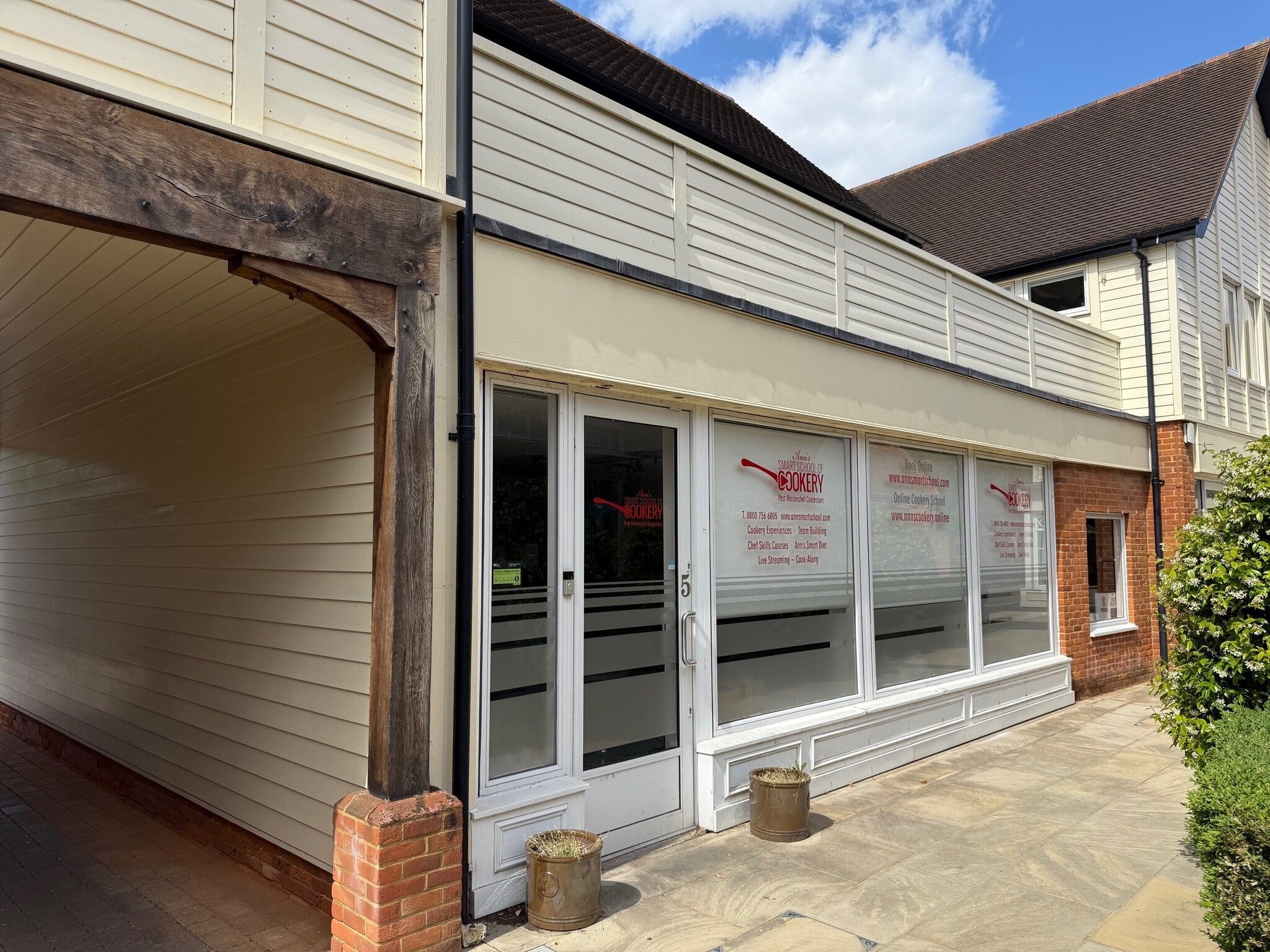 London End, Beaconsfield for lease Building Photo- Image 1 of 5