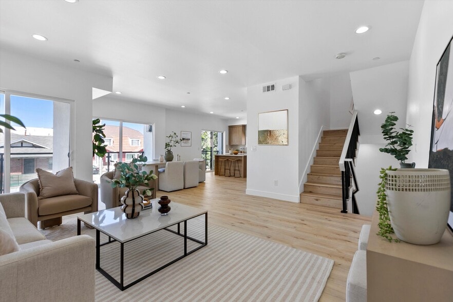 540 N Serrano Ave, Los Angeles, CA for sale - Building Photo - Image 3 of 36