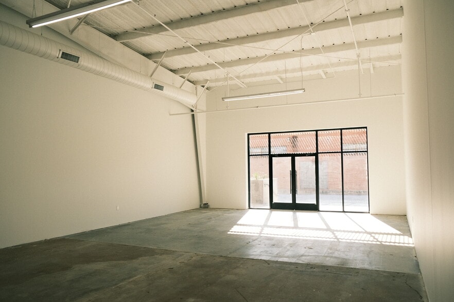 126 Glass St, Dallas, TX for lease - Interior Photo - Image 2 of 6