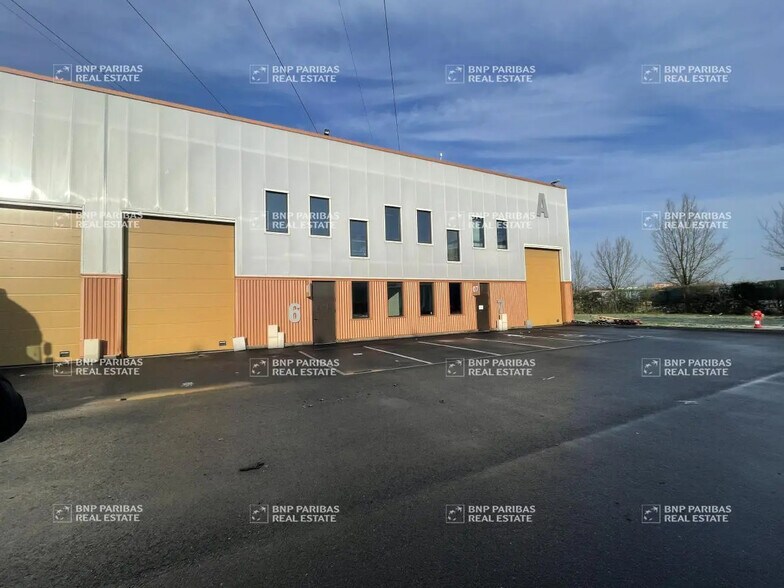 Office in Le Coudray-Montceaux for lease - Building Photo - Image 2 of 14