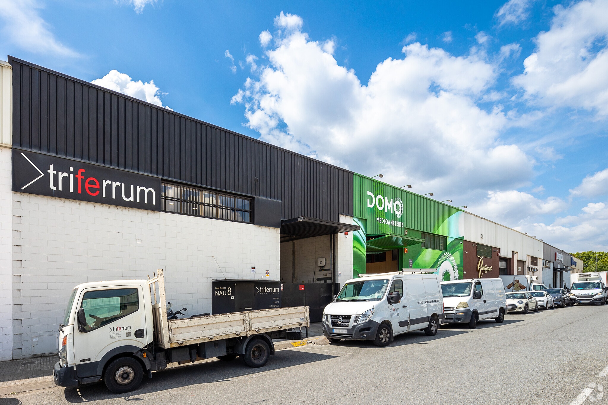 Industrial in Montcada i Reixac, Barcelona for lease Primary Photo- Image 1 of 3