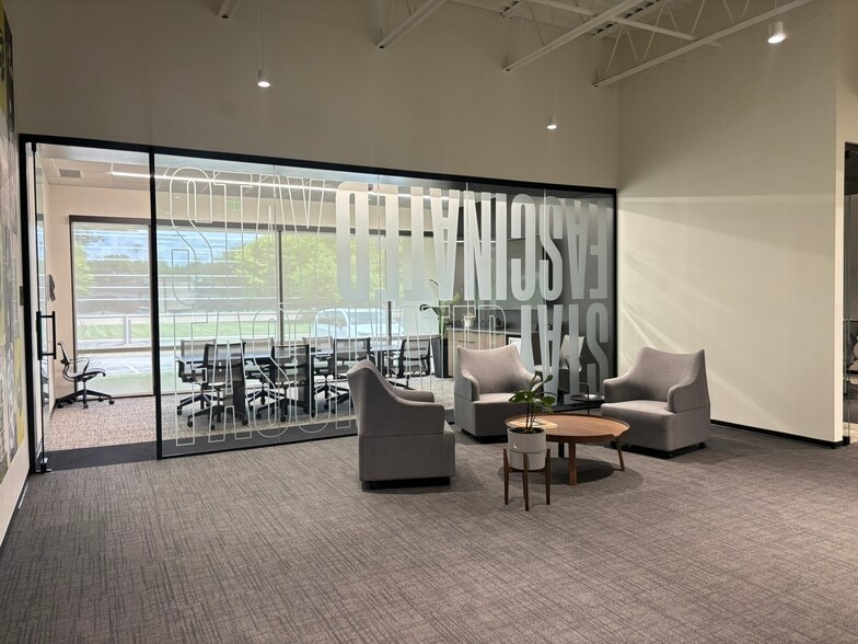 9450-9500 Priority Way W Dr, Indianapolis, IN for sale - Interior Photo - Image 2 of 20