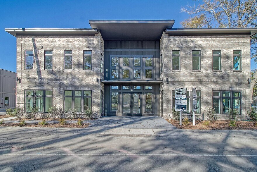 208 N Cedar St, Summerville, SC for sale - Building Photo - Image 1 of 25