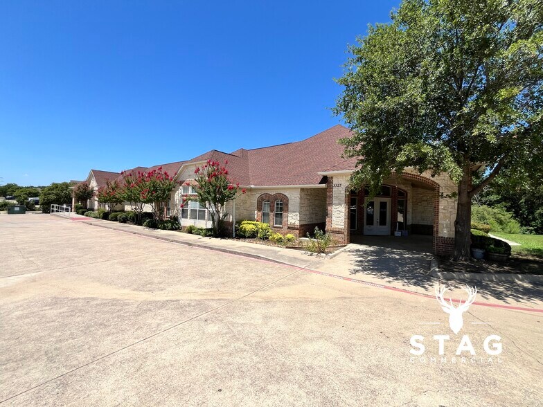 3327 Colorado Blvd, Denton, TX for lease - Building Photo - Image 3 of 7
