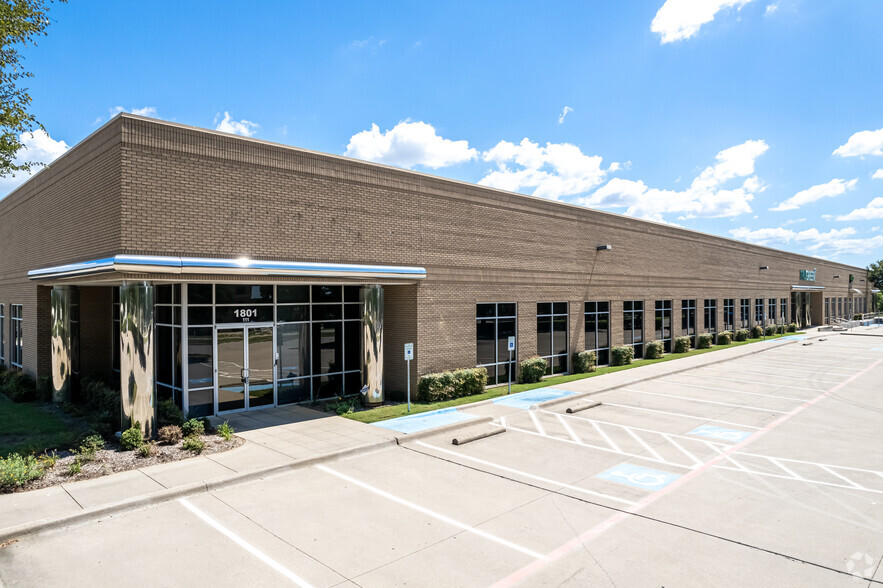 1801 Lakepointe Dr, Lewisville, TX for lease - Building Photo - Image 1 of 9