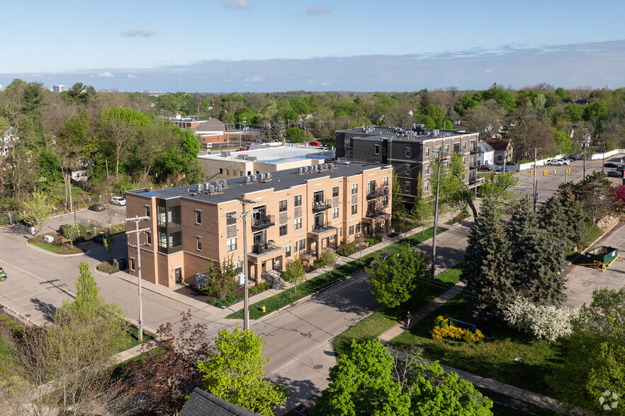 1 Carlton Ave SE, Grand Rapids, MI for lease - Aerial - Image 3 of 18