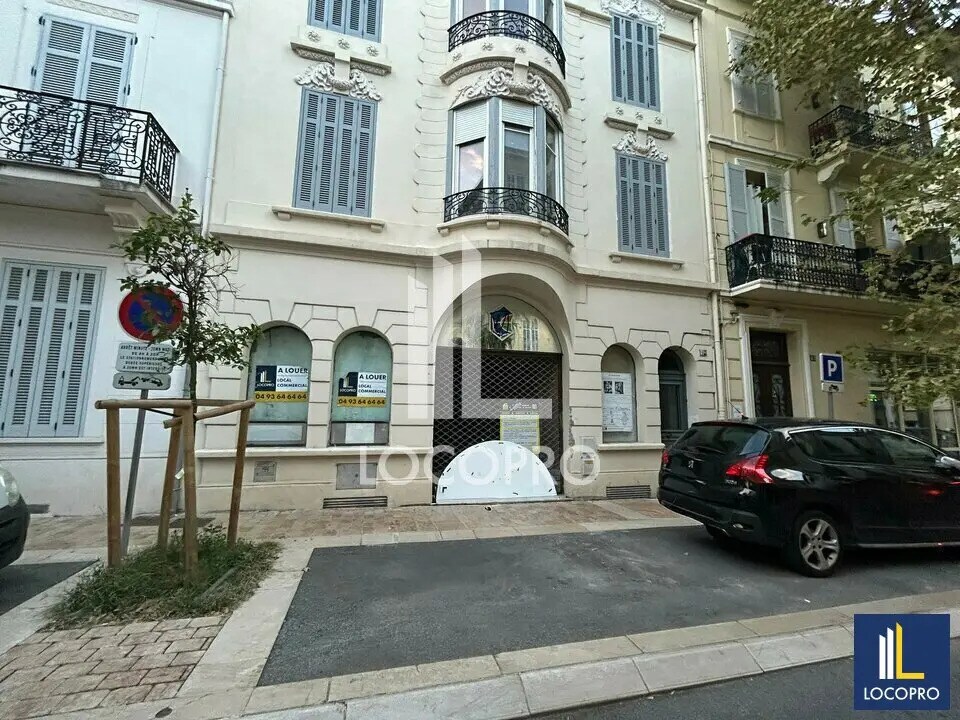 Retail in Cannes for lease Building Photo- Image 1 of 8
